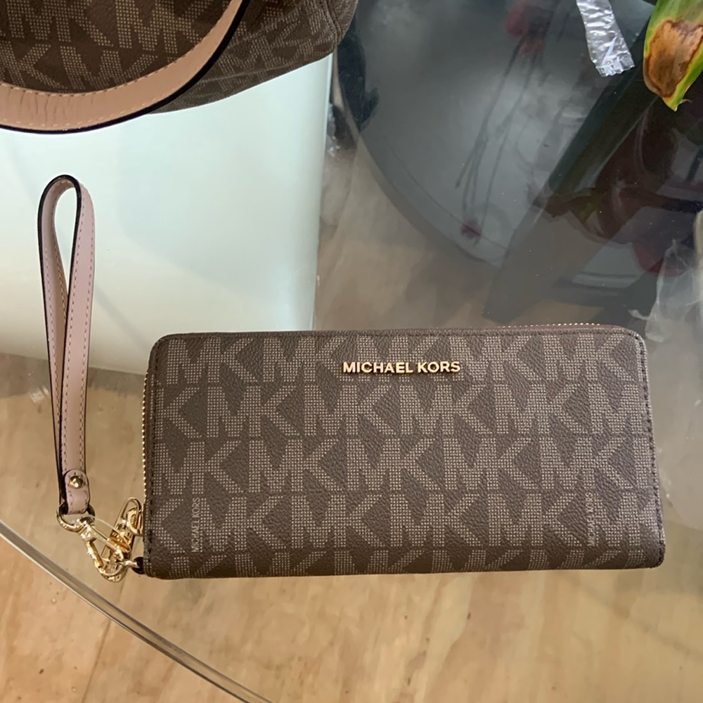 Michael Kors - Mocha Travel Continental